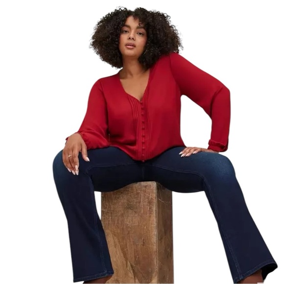 TORRID NWT Georgette Pintuck Button Front Blouse in Deep Red Size 4 -- GORGEOUS! - Picture 1 of 7